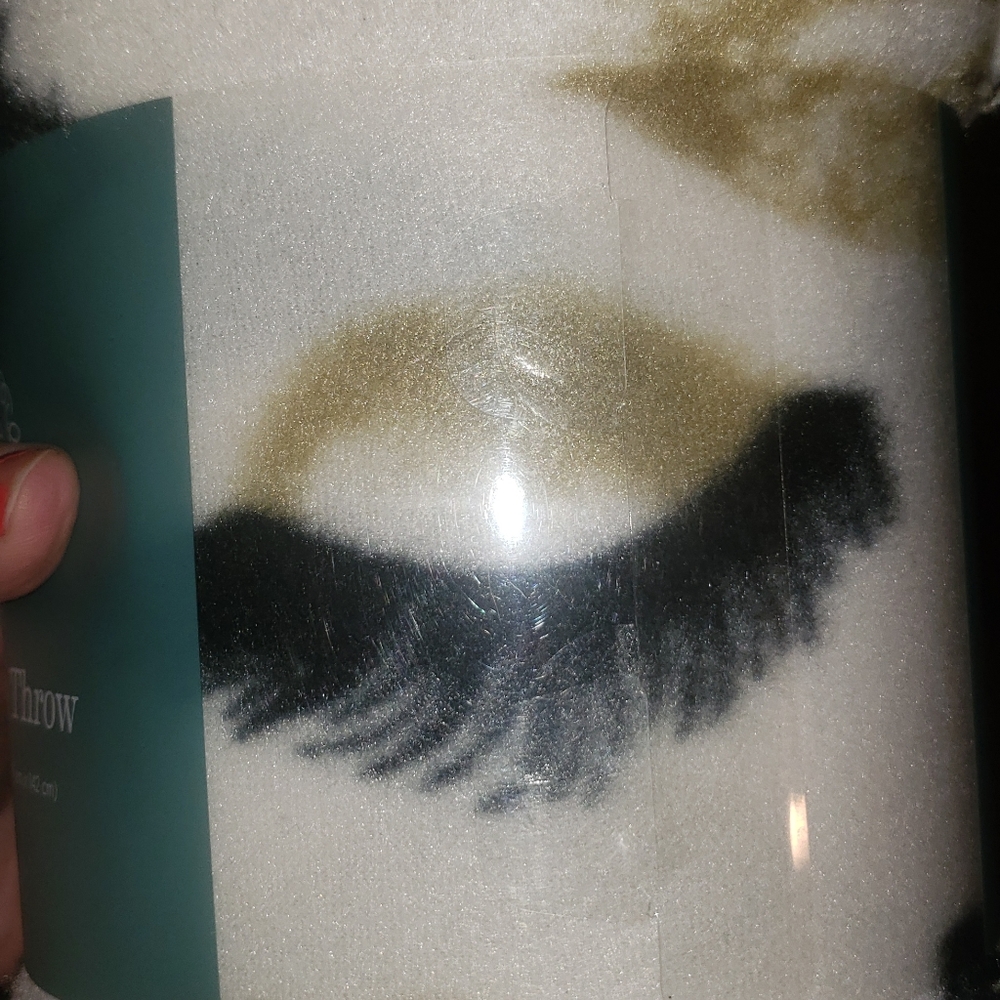 Fleece Throw - Picture 3 of 3